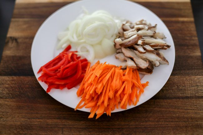2-3.Korean-glass-noodles-stir-fry-Japchae